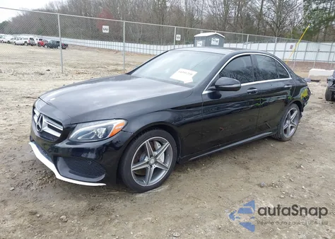 2016 Mercedes-Benz C 300 Sport 4Matic z USA, uszkodzony, nr VIN 55SWF4KB2GU100447